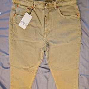 Light brown ZARA jeans. Completely unused with tag. Size waist: 34